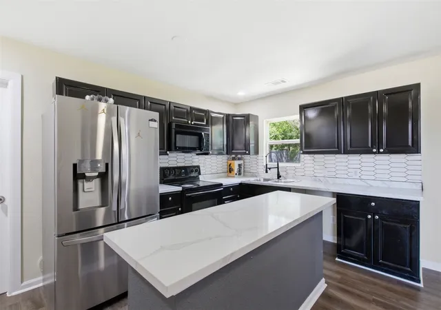 Photo 4 of Single family home for sale at 6824 Lakeside Dr, Lake Worth, TX 76135 | MLS# 21261499 | Listing updated on 2026-09-12