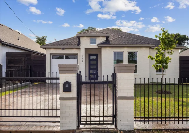 Photo 2 of Single family home for sale at 617 N Dwight Ave, Dallas, TX 75211 | MLS# 21261228 | Listing updated on 2026-09-14