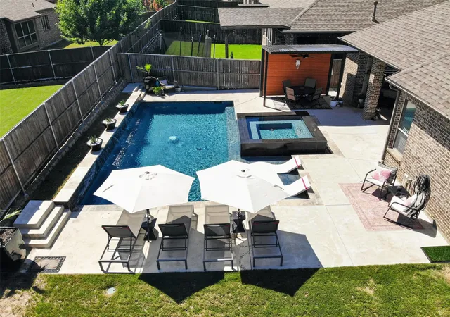 Photo 3 of Sale Pending at 803 Knox Dr, Rockwall, TX 75087 | MLS# 21262579 | Listing updated on 2026-09-21