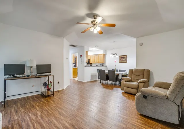 Listing Photo 5 - Condo for sale in building located at 7809 Laver Ct, Fort Worth, TX 76112 - Unit #7809-7811
