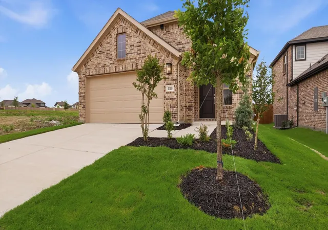 Photo 1 of Sale Pending at 818 Whitmore Dr, Mc Kinney, TX 75071 | MLS# 21249757 | Listing updated on 2026-09-10