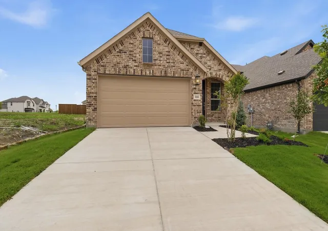 Photo 2 of Sale Pending at 818 Whitmore Dr, Mc Kinney, TX 75071 | MLS# 21249757 | Listing updated on 2026-09-10