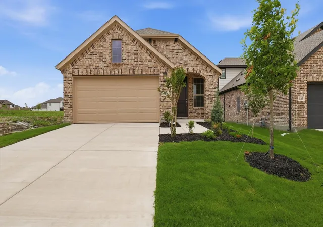 Photo 3 of Sale Pending at 818 Whitmore Dr, Mc Kinney, TX 75071 | MLS# 21249757 | Listing updated on 2026-09-10