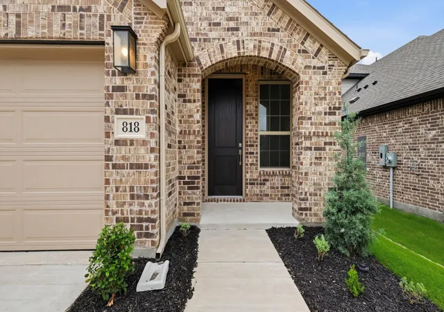 Photo 3 of Sale Pending at 818 Whitmore Dr, Mc Kinney, TX 75071 | MLS# 21249757 | Listing updated on 2026-09-10