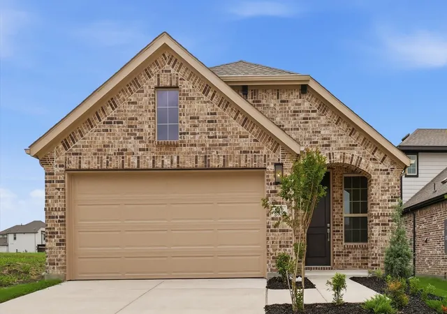 Photo 4 of Sale Pending at 818 Whitmore Dr, Mc Kinney, TX 75071 | MLS# 21249757 | Listing updated on 2026-09-10