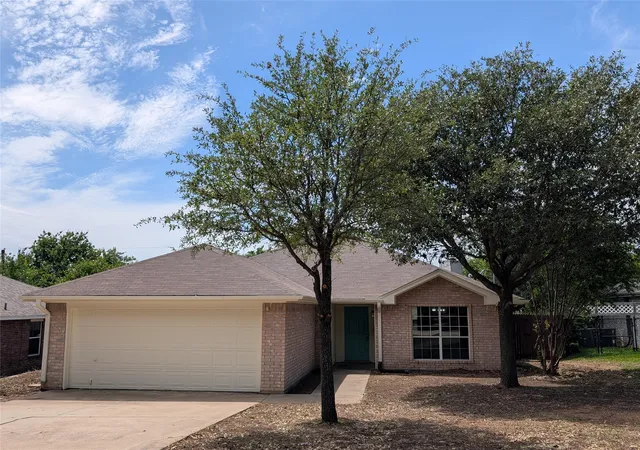 Photo 1 of Single family home for sale at 4821 Saint Thomas Pl, Fort Worth, TX 76135 | MLS# 21261684 | Listing updated on 2026-10-05