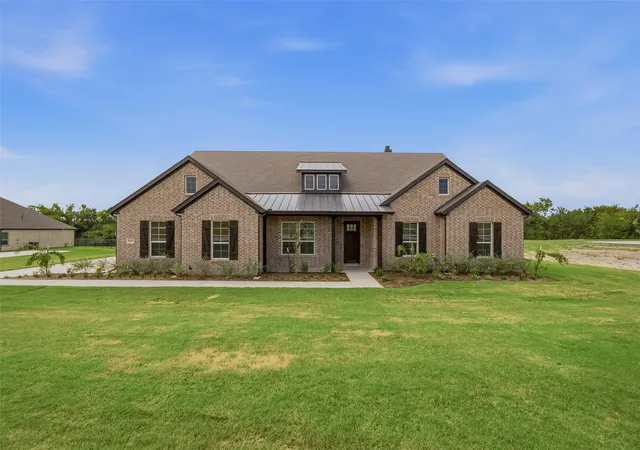 Photo 2 of Sale Pending at 903 Perrin Ln, Van Alstyne, TX 75495 | MLS# 21261973 | Listing updated on 2026-10-05