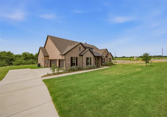 Photo 3 of Sale Pending at 903 Perrin Ln, Van Alstyne, TX 75495 | MLS# 21261973 | Listing updated on 2026-10-05