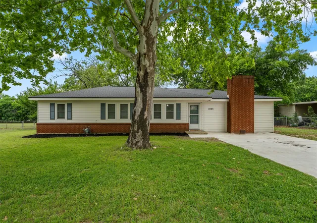 Photo 1 of Sale Pending at 1003 Donlo St, Robinson, TX 76706 | MLS# 21262373 | Listing updated on 2026-10-07
