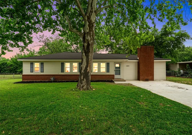 Photo 2 of Sale Pending at 1003 Donlo St, Robinson, TX 76706 | MLS# 21262373 | Listing updated on 2026-10-07