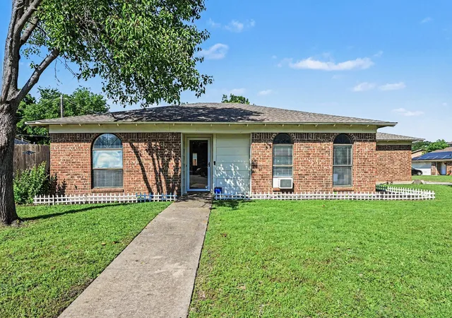 Photo 2 of Single family home for sale at 8553 James Ct, Fort Worth, TX 76108 | MLS# 21259810 | Listing updated on 2026-09-09