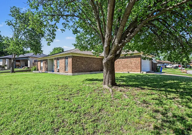 Photo 3 of Single family home for sale at 8553 James Ct, Fort Worth, TX 76108 | MLS# 21259810 | Listing updated on 2026-09-09