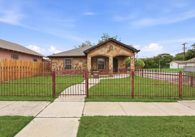 Photo 1 of Sale Pending at 1400 Stewart St, Fort Worth, TX 76104 | MLS# 21255434 | Listing updated on 2026-09-24