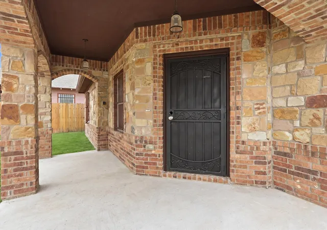 Photo 3 of Sale Pending at 1400 Stewart St, Fort Worth, TX 76104 | MLS# 21255434 | Listing updated on 2026-09-24