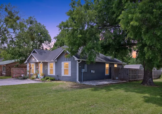 Photo 2 of Single family home for sale at 617 N Jordan St, Whitesboro, TX 76273 | MLS# 21263634 | Listing updated on 2026-09-12