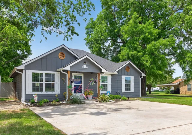 Photo 3 of Single family home for sale at 617 N Jordan St, Whitesboro, TX 76273 | MLS# 21263634 | Listing updated on 2026-09-12