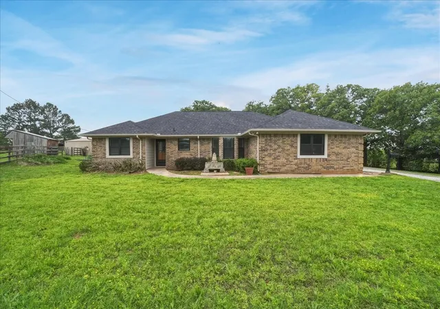 Photo 4 of Single family home for sale at 27020 Fm 902, Collinsville, TX 76233 | MLS# 21262853 | Listing updated on 2026-09-08