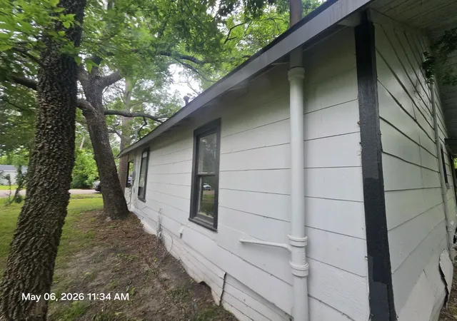 Photo 3 of Single family home for sale at 1903 N Main St, Bonham, TX 75418 | MLS# 21263023 | Listing updated on 2026-09-15