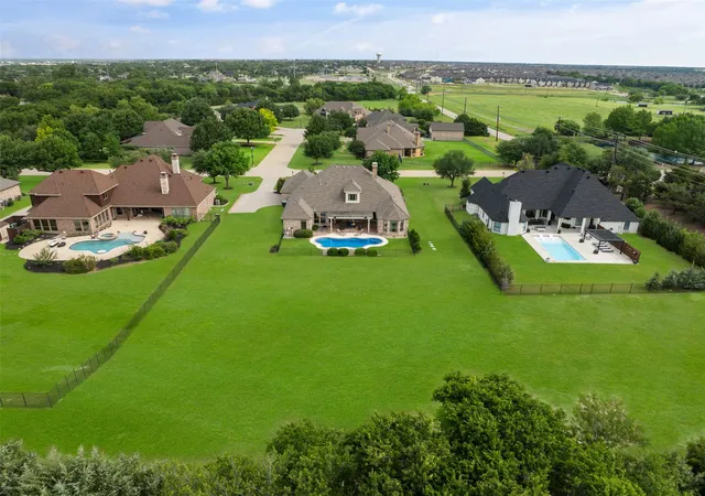 Photo 3 of Single family home for sale at 2000 Fair Oaks Ln, Prosper, TX 75078 | MLS# 21255635 | Listing updated on 2026-10-04