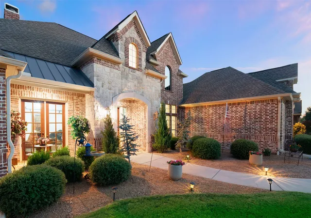 Photo 3 of Single family home for sale at 2000 Fair Oaks Ln, Prosper, TX 75078 | MLS# 21255635 | Listing updated on 2026-09-12
