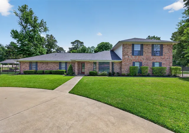 Photo 3 of Single family home for sale at 1411 Holly St S, Waskom, TX 75692 | MLS# 21253354 | Listing updated on 2026-10-03