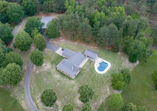 Photo 3 of House for sale at 2365 Cr 152, Carthage, TX 75633 | MLS# 21263841 | Listing updated on 2026-09-13