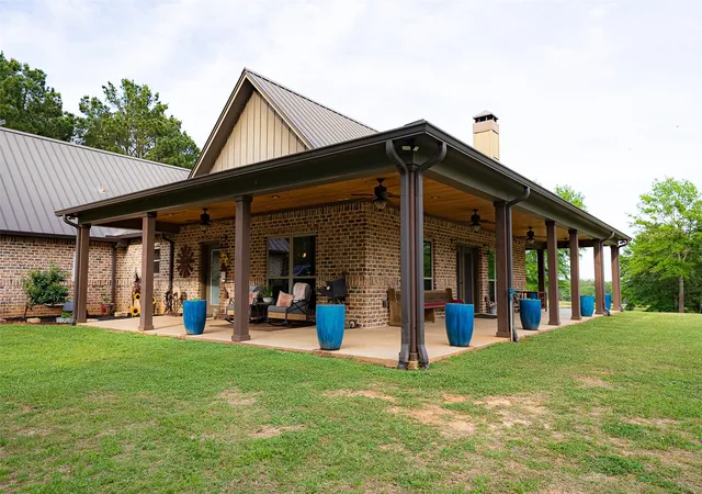 Photo 4 of House for sale at 2365 Cr 152, Carthage, TX 75633 | MLS# 21263841 | Listing updated on 2026-09-13