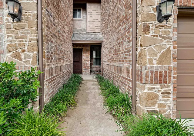 Photo 4 of Townhouse for sale at 6817 Topaz Dr, Greenville, TX 75402 | MLS# 21261417 | Listing updated on 2026-09-08
