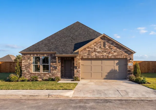 Photo 1 of Sale Pending at 1401 Northview Ln, Nevada, TX 75173 | MLS# 21263937 | Listing updated on 2026-09-17