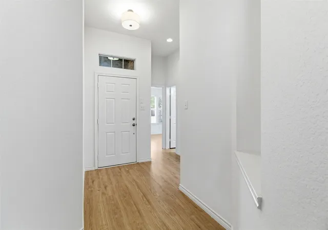 Photo 3 of Single family home for sale at 924 Bowie Dr, Lavon, TX 75166 | MLS# 21264034 | Listing updated on 2026-09-24