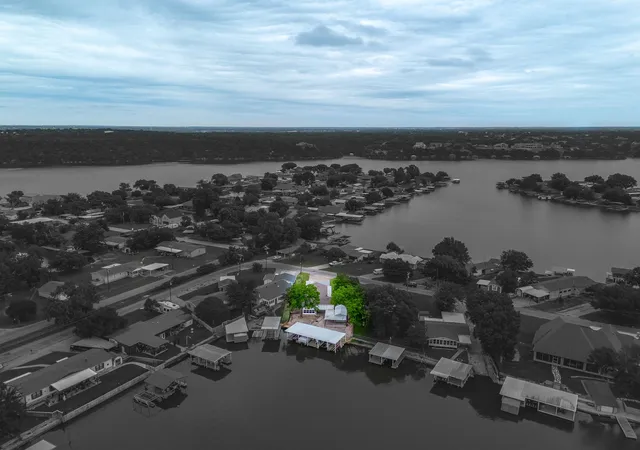 Photo 2 of Sale Pending at 4006 Lands End Ct, Granbury, TX 76048 | MLS# 21263065 | Listing updated on 2026-09-11