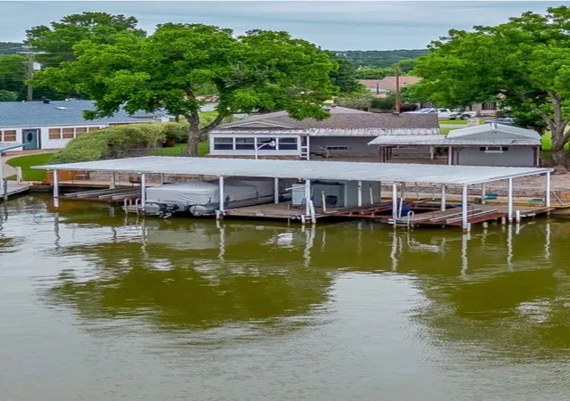 Photo 3 of Sale Pending at 4006 Lands End Ct, Granbury, TX 76048 | MLS# 21263065 | Listing updated on 2026-09-11
