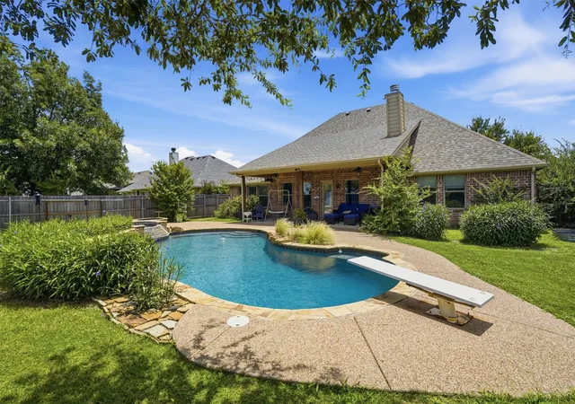 Photo 1 of Single family home for sale at 107 Clyde Dr, Aledo, TX 76008 | MLS# 21261192 | Listing updated on 2026-09-14