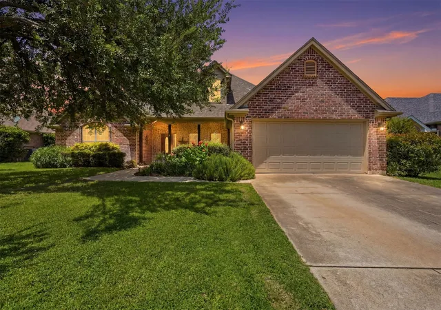 Photo 2 of Single family home for sale at 107 Clyde Dr, Aledo, TX 76008 | MLS# 21261192 | Listing updated on 2026-09-14