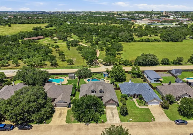 Photo 3 of Single family home for sale at 107 Clyde Dr, Aledo, TX 76008 | MLS# 21261192 | Listing updated on 2026-09-14