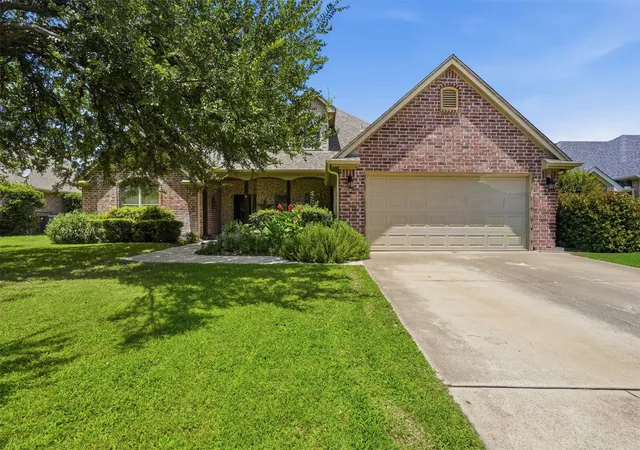 Photo 3 of Single family home for sale at 107 Clyde Dr, Aledo, TX 76008 | MLS# 21261192 | Listing updated on 2026-09-14