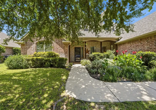 Photo 4 of Single family home for sale at 107 Clyde Dr, Aledo, TX 76008 | MLS# 21261192 | Listing updated on 2026-09-14