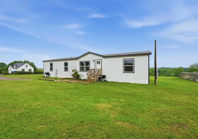 Photo 2 of Manufactured home for sale at 587 Kentucky Town Rd, Whitewright, TX 75491 | MLS# 21264095 | Listing updated on 2026-07-30