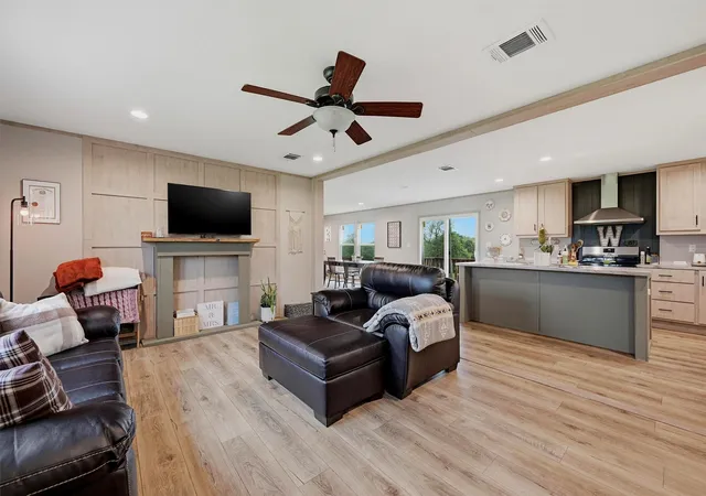 Photo 3 of Manufactured home for sale at 587 Kentucky Town Rd, Whitewright, TX 75491 | MLS# 21264095 | Listing updated on 2026-07-30