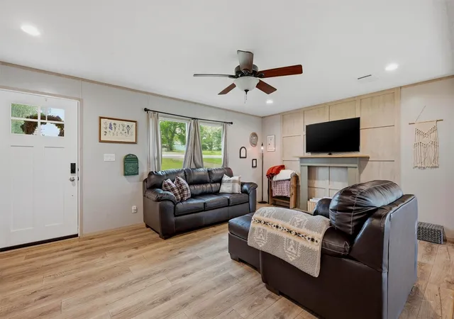 Photo 4 of Manufactured home for sale at 587 Kentucky Town Rd, Whitewright, TX 75491 | MLS# 21264095 | Listing updated on 2026-07-30
