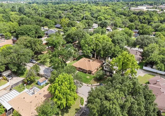 Photo 3 of Single family home for sale at 1209 Hanna Cir, De Soto, TX 75115 | MLS# 21264176 | Listing updated on 2026-09-15