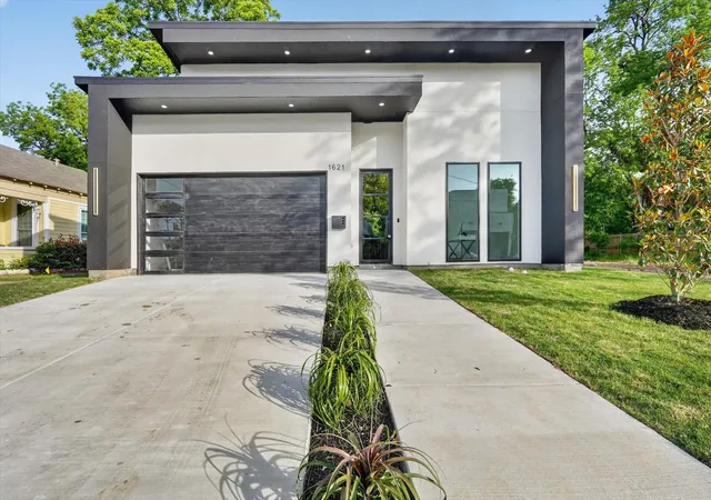 Photo 2 of Single family home for sale at 1621 Bannock Ave, Dallas, TX 75215 | MLS# 21262655 | Listing updated on 2026-09-14