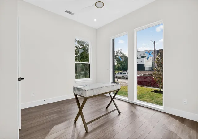Photo 4 of Single family home for sale at 1621 Bannock Ave, Dallas, TX 75215 | MLS# 21262655 | Listing updated on 2026-09-14