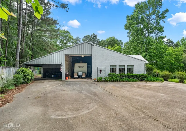 Photo 4 of Sale Pending at 120 Gray Cir, Benton, LA 71006 | MLS# 21264258 | Listing updated on 2026-09-14
