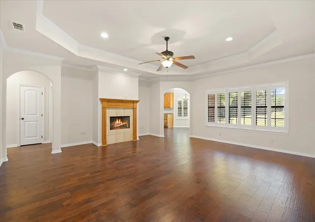 Photo 3 of Single family home for sale at 425 Indian Mountain Ct, Granbury, TX 76048 | MLS# 21262056 | Listing updated on 2026-09-14