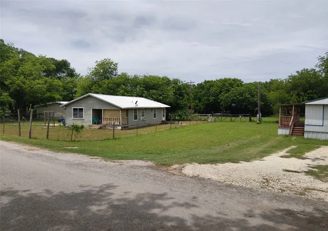 Photo 3 of Manufactured home for sale at 5209 Us Hwy 67, Stephenville, TX 76401 | MLS# 21258511 | Listing updated on 2026-09-09