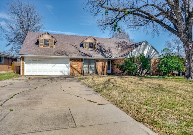 Photo 2 of Single family home for sale at 5613 Westcreek Dr, Fort Worth, TX 76133 | MLS# 21261590 | Listing updated on 2026-09-10