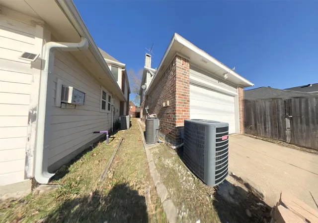 Photo 4 of Single family home for sale at 17911 Meadowchase Wy, Dallas, TX 75287 | MLS# 21264295 | Listing updated on 2026-09-12