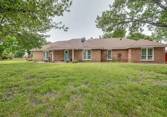 Photo 3 of Single family home for sale at 3323 Dasher St, Lancaster, TX 75146 | MLS# 21263988 | Listing updated on 2026-09-14