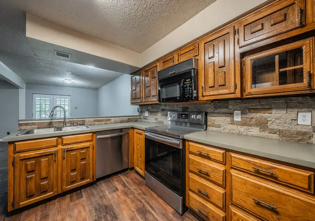 Photo 2 of Sale Pending at 2030 Golf Ct, Denton, TX 76205 | MLS# 21264308 | Listing updated on 2026-09-11